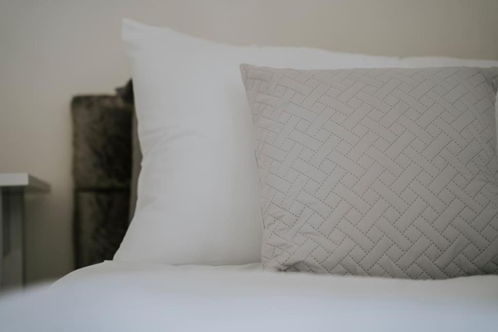 Linen Cottage- Parking, Leds, 4K Tvs, 5G Wifi And More! Bath Ngoại thất bức ảnh