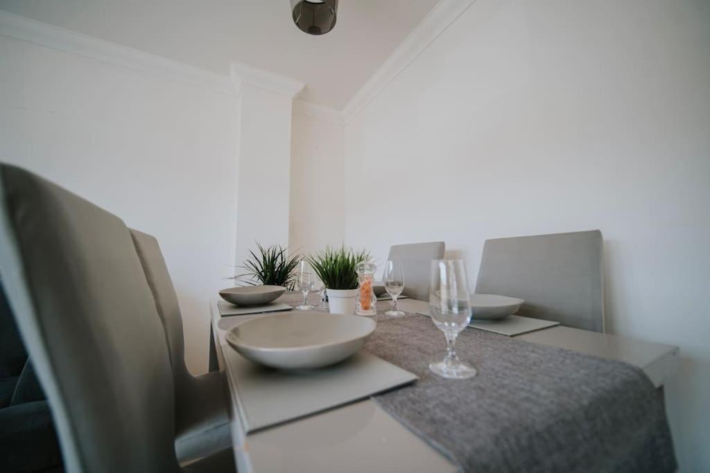 Linen Cottage- Parking, Leds, 4K Tvs, 5G Wifi And More! Bath Ngoại thất bức ảnh