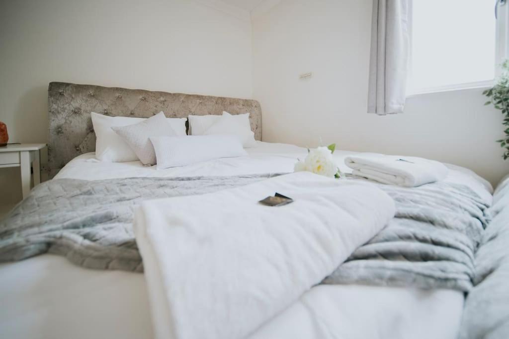 Linen Cottage- Parking, Leds, 4K Tvs, 5G Wifi And More! Bath Ngoại thất bức ảnh
